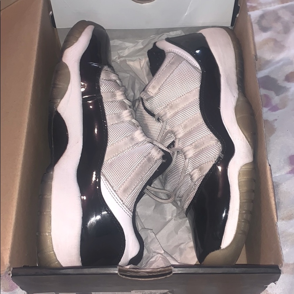 JORDAN 11s
